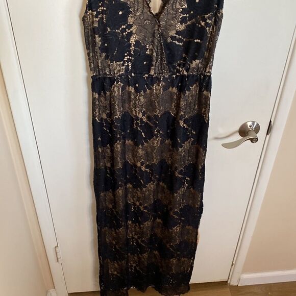 Twelfth Street by Cynthia Vincent- Sleeveless Lace Maxi Dress- Size Medium - Picture 7 of 17